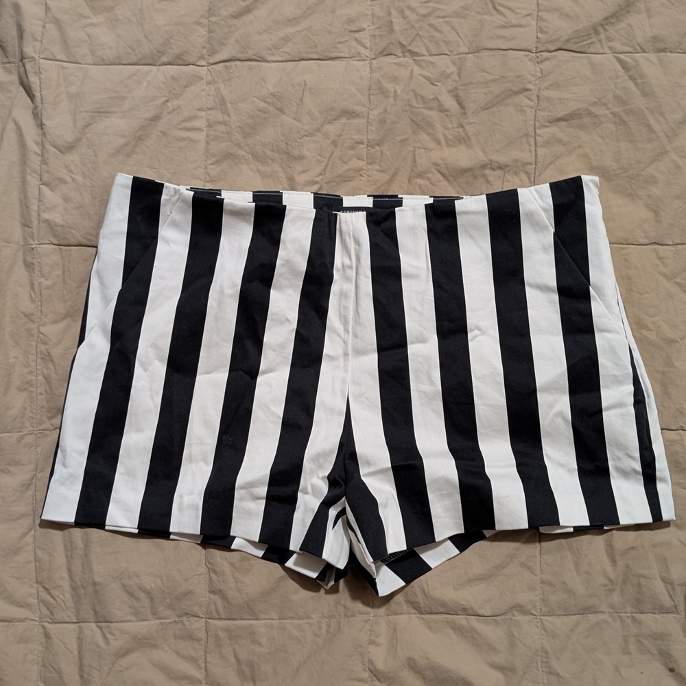 Forever 21 Black and White High Waist Women's Shorts